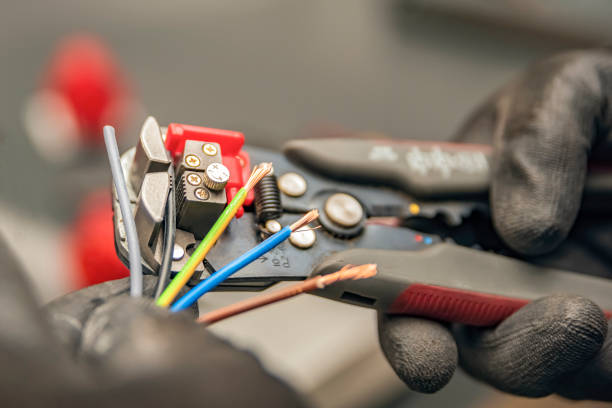 Best Affordable Emergency Electrician  in Meadowood, PA
